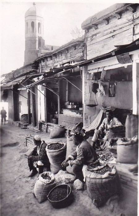 Торговцы сухофруктами в старом городе близ Кукельдаша, 1928
