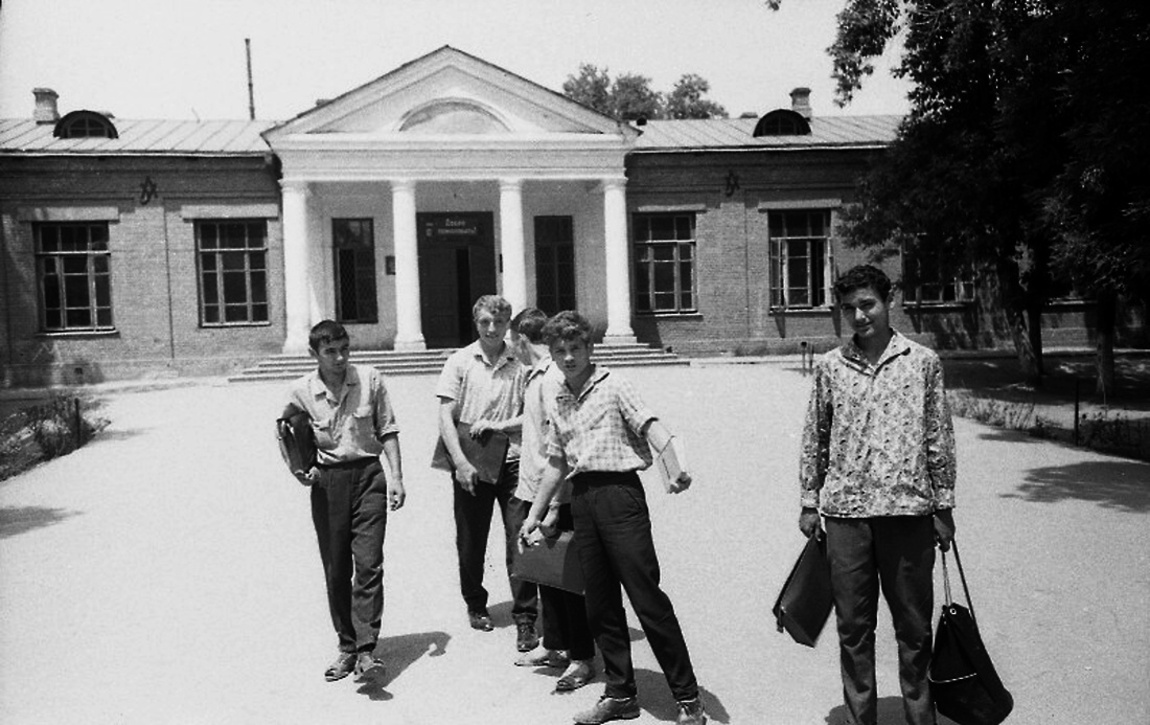 Школа 37 история школы. Школа 37 Ташкент. 83 Школа Ташкент. Ташкент школа 55. Ташкент в 1990 году.