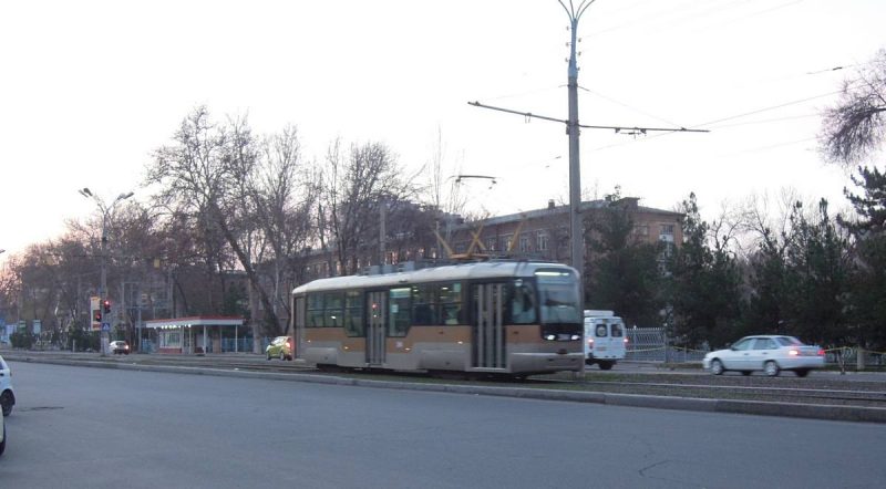 Снимок трамвая снятый в январе 2016 года. Улица Мукимий. Какой красивый вагон, сам ездил на ней. Очень удобный и комфортный трамвай