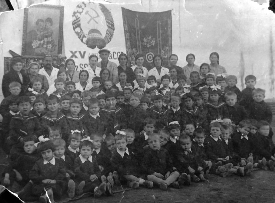 1939 год школа. Школа 1939. Школа 1939 года. Школы в УЗССР. Школьная форма узбекской ССР.